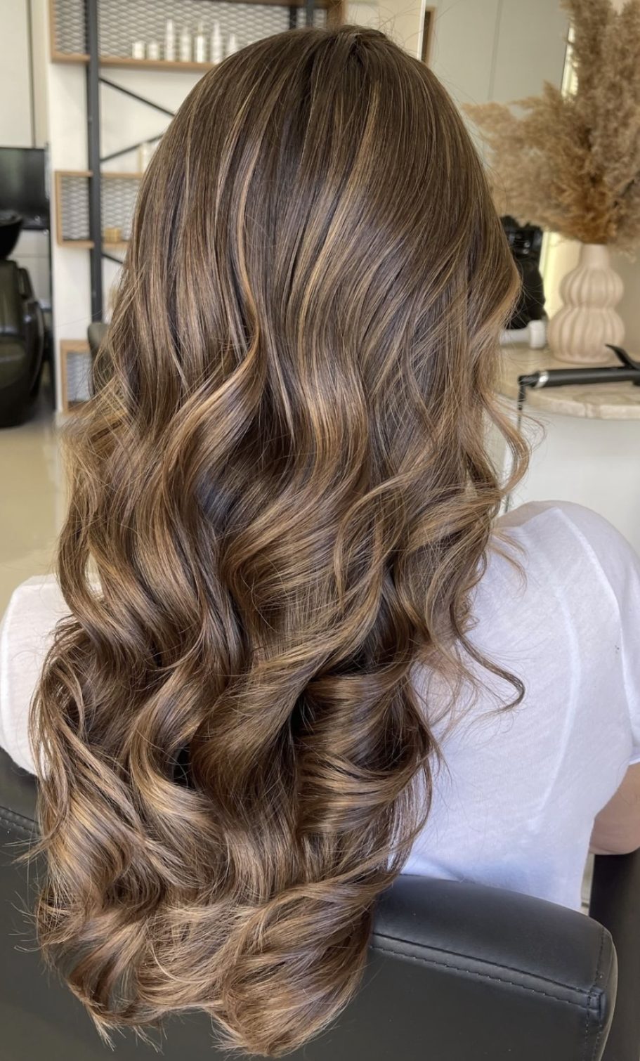 Kühle Blondtöne mit Balayage auf Schulterlangem Haar