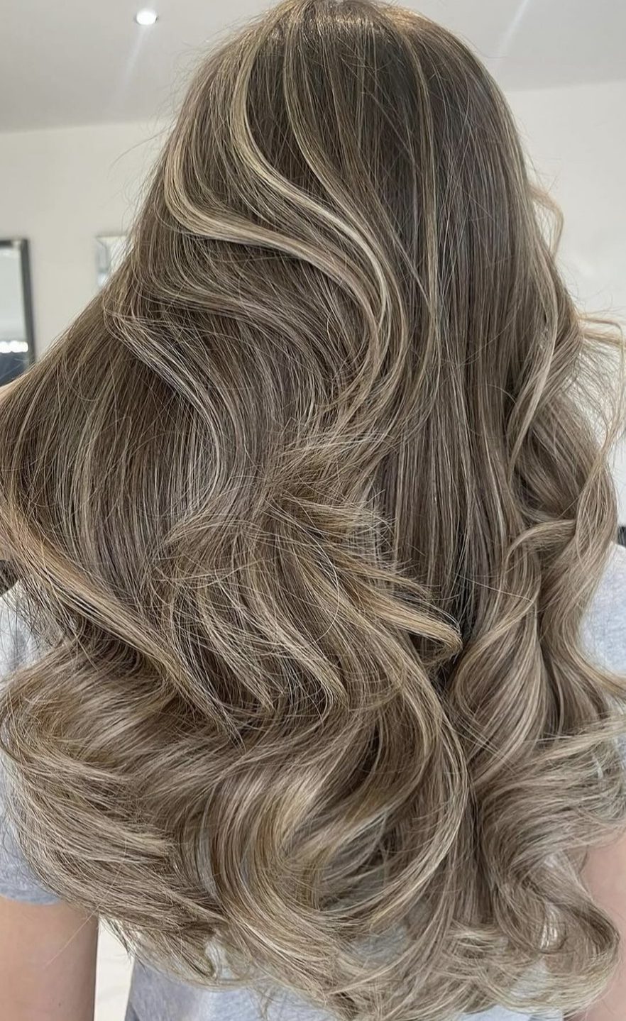 Moderner trendy Haarschnitt bei Eva Salon